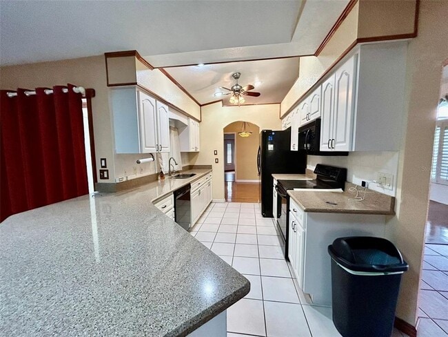 Building Photo - 25145 Mercedes Dr