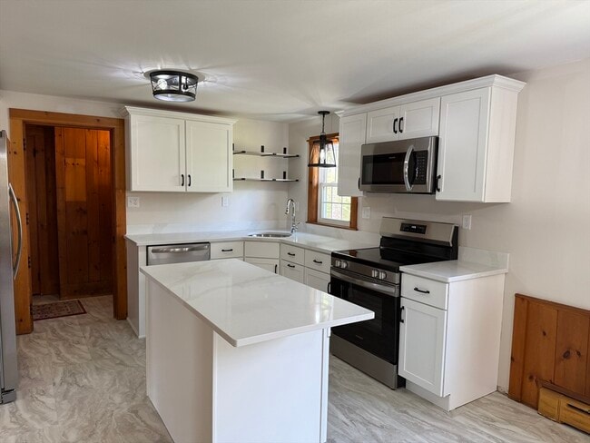 Building Photo - 3 Crescent St