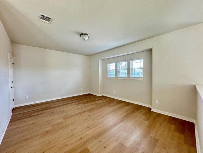 Building Photo - 4016 Kenter Crossing