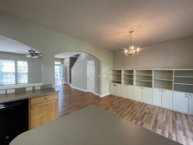 Building Photo - 804 Walnut Woods Dr