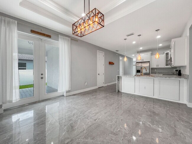 Building Photo - 1703 W Rio Vista Ave