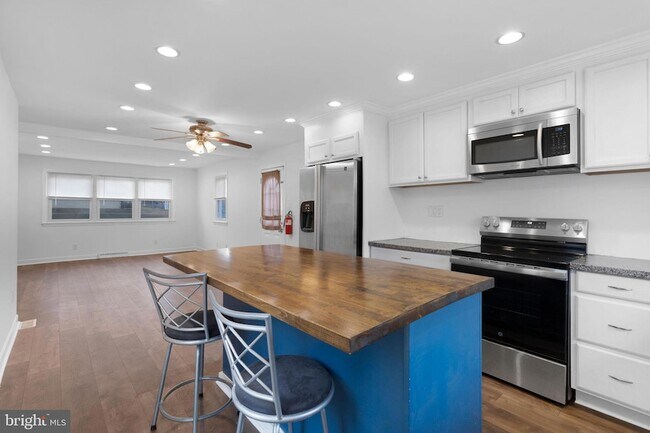 Building Photo - 950 Central Ave