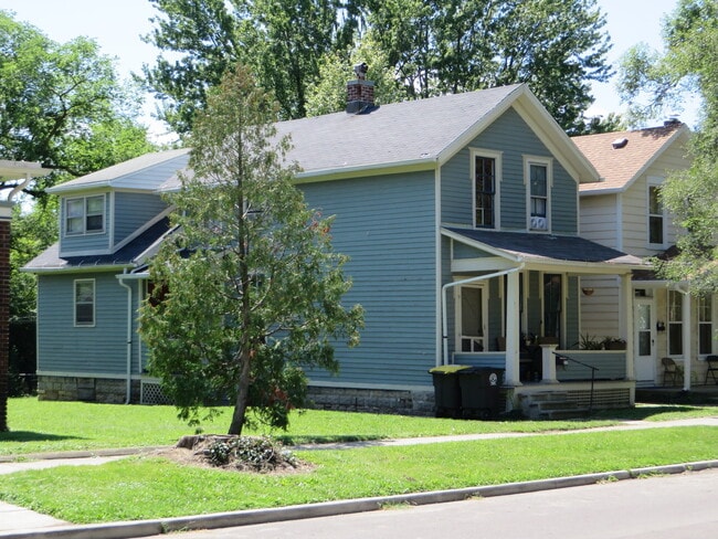 Building Photo - Two Bedroom Home with a bonus room/3rd bedroom in Historic District (Williams-Woodland Historic P...