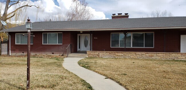 Front - 926 N 800 W