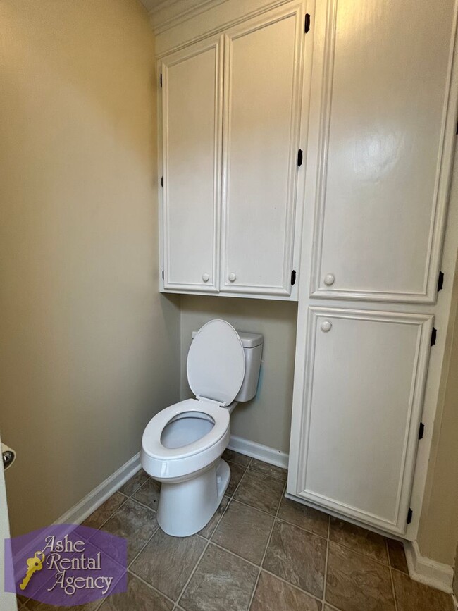 Building Photo - Charming 3bd/2ba House In West Jefferson