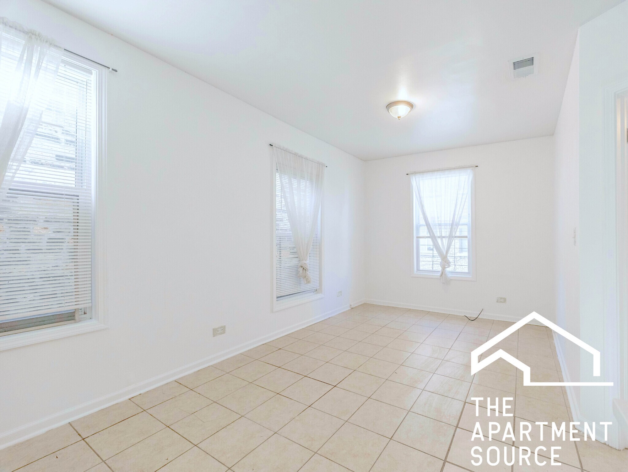 Building Photo - 1900 S Throop St