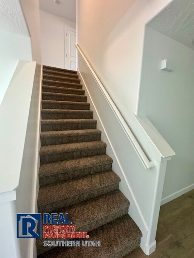 Building Photo - Long Valley Townhome with all the Amenities