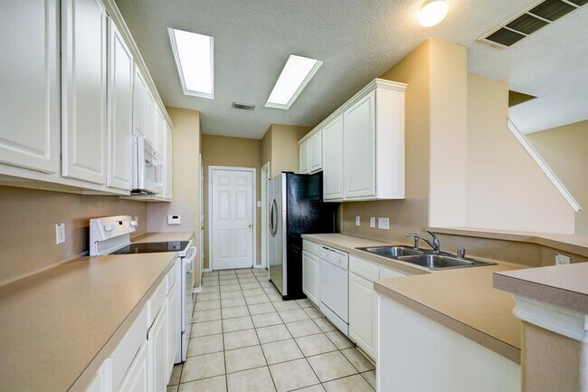 Building Photo - 14306 Mirkwood Ln