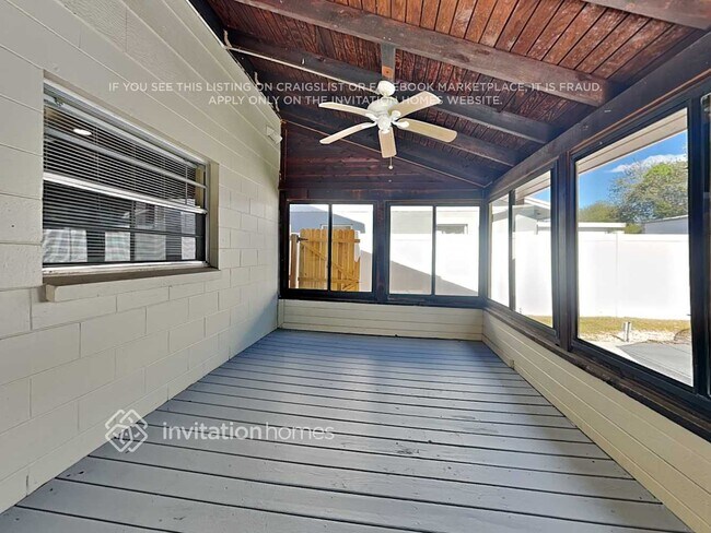 Building Photo - 1623 Palm Leaf Dr