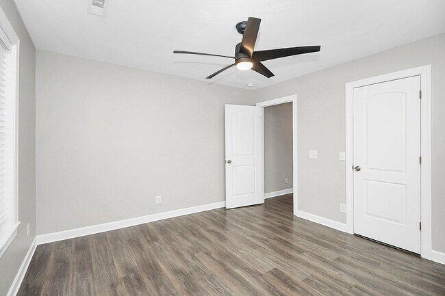 Building Photo - 4044 Dinglewood Ave