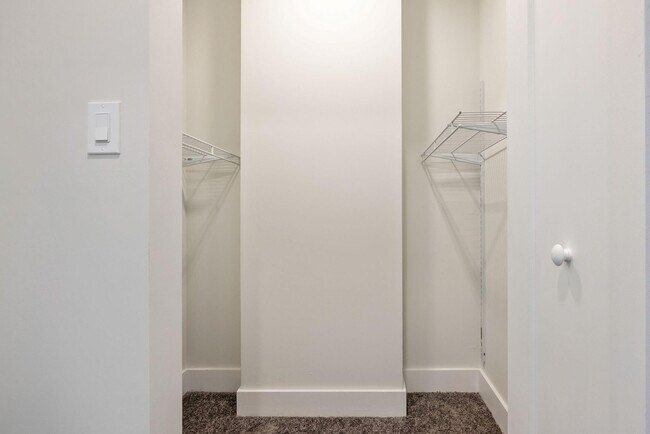 Building Photo - 120 N Compass Way