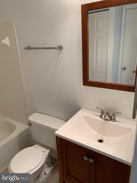 Building Photo - 13749 Avonshire Dr