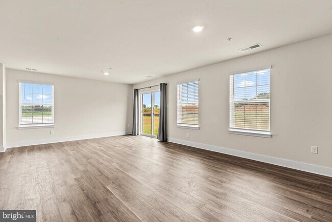 Building Photo - 672 Armstrong Ave