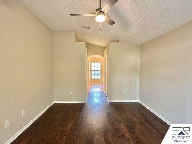 Building Photo - 32 Pierce Ln