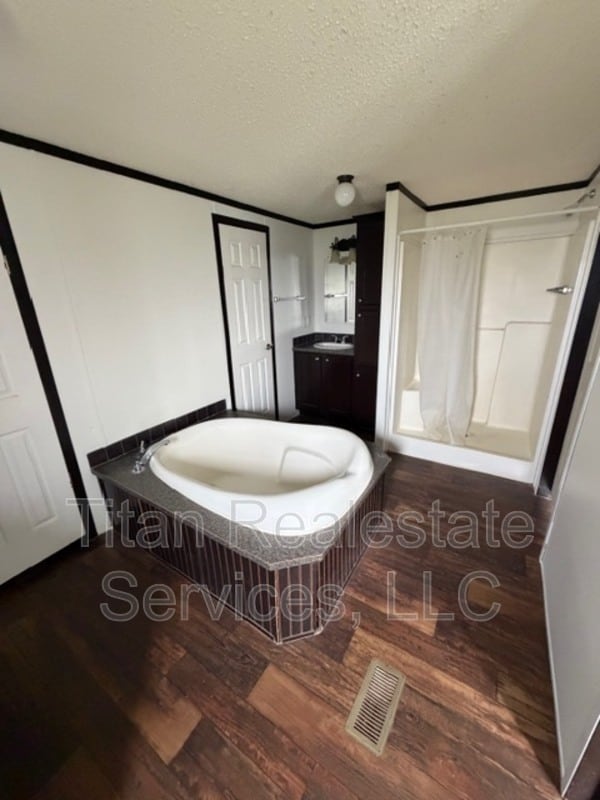 Building Photo - 1050 Osage Trail