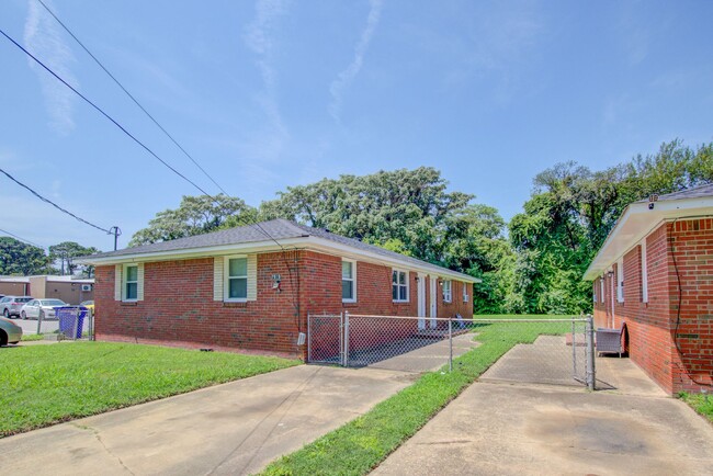 Building Photo - 7919 Thompson Rd