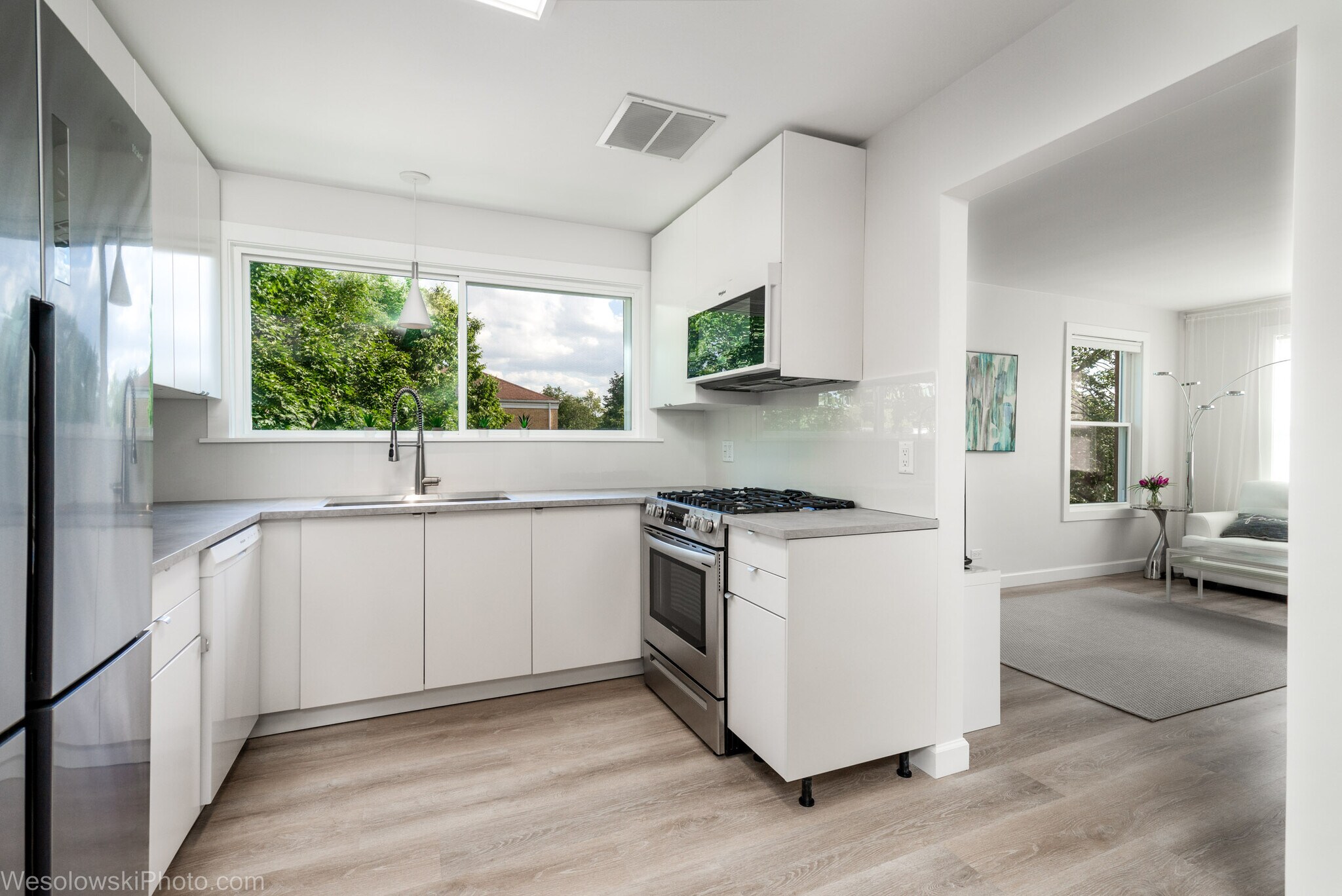 Fully furnished 1 or 2bd, parking, balcony, AC, Laundry - 9003 Bronx Ave