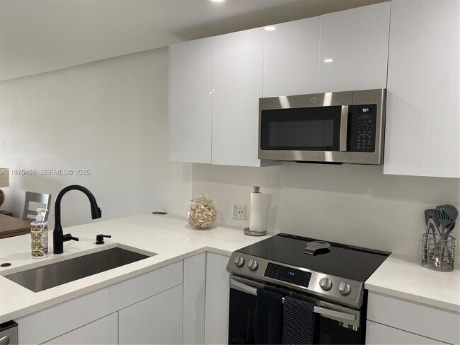 Building Photo - 1500 S Ocean Blvd