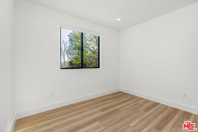 Building Photo - 19535 Strathern St