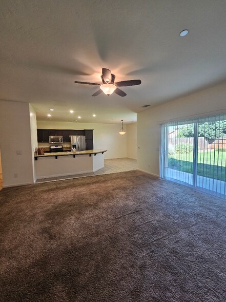 Building Photo - 2908 S Oakhurst Ct