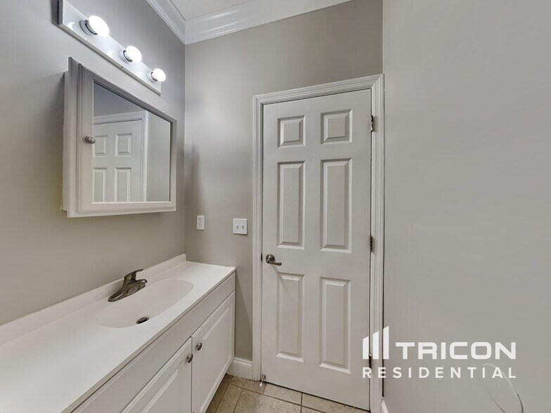 Building Photo - 2708 N Screech Owl Ave