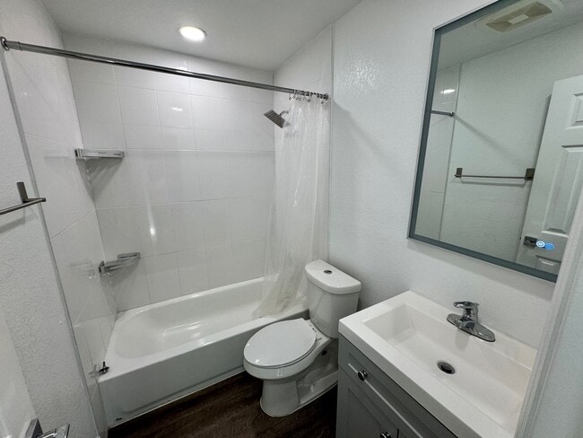 Building Photo - ROISMAN, AVRAHAM M TRSTEE ETAL - 100 SW 9 St