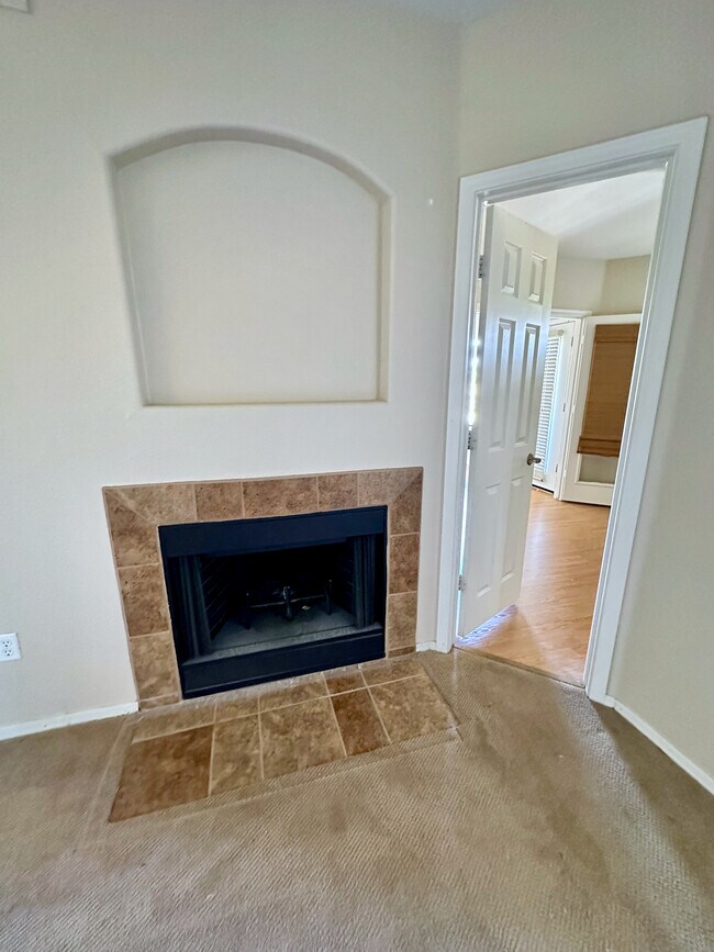 Building Photo - 15095 N Thompson Peak Pky