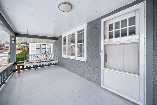 Building Photo - 4524 Waveland Ct