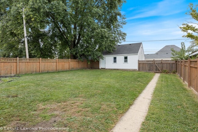 Building Photo - 629 S Main St