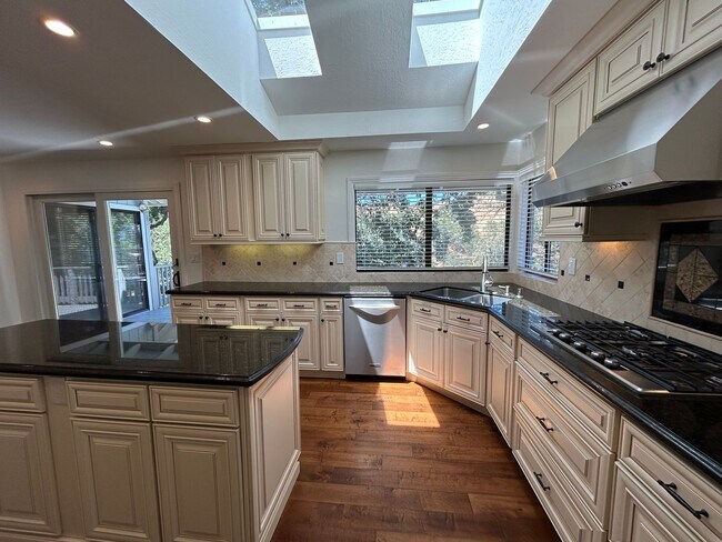 Building Photo - Must See Spacious Alamo 4BR Home with Remo...
