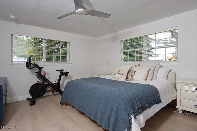 Building Photo - 1327 Sunbury Dr