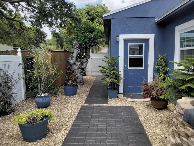 Building Photo - 6332 11th Ave S