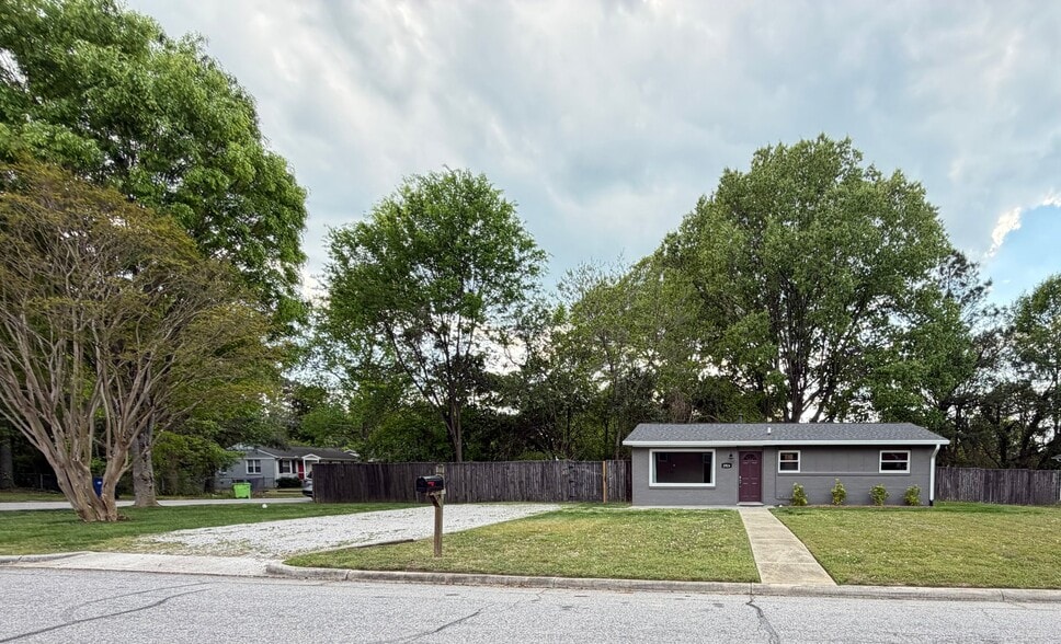 Building Photo - 1924 Hadley Rd