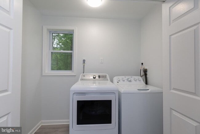Building Photo - 382 Wood Cutters Ln