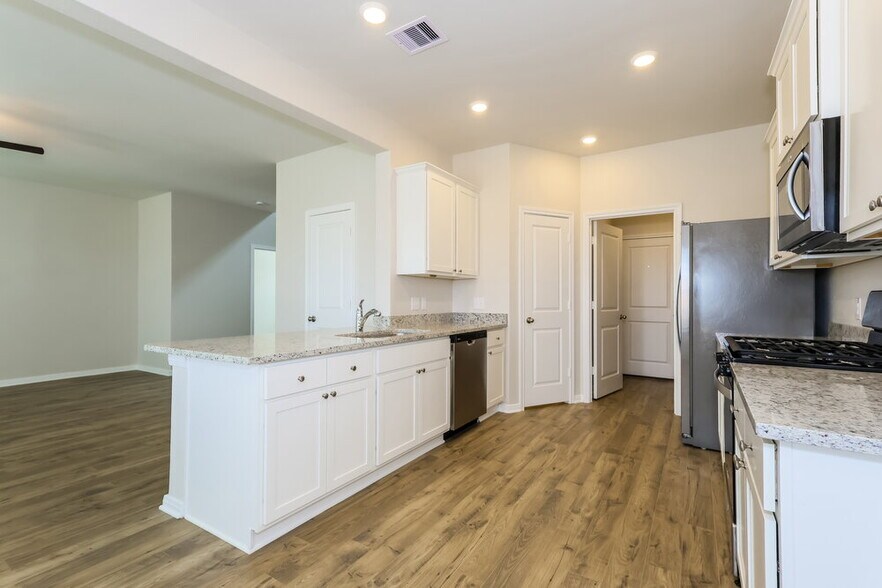 Building Photo - 468 Beechwood Hacienda Dr