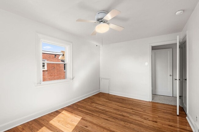Building Photo - FIRST MONTH FREE* Twin home with new carpe...