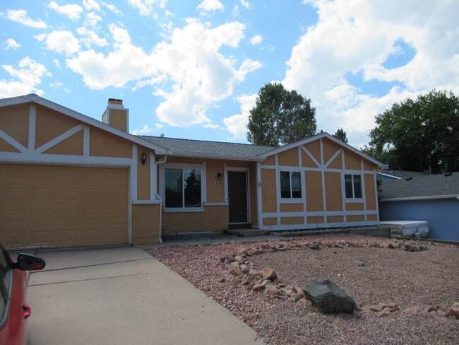 Primary Photo - 1955 Whitehorn Dr N