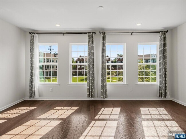 Building Photo - 18 Litchfield Ln
