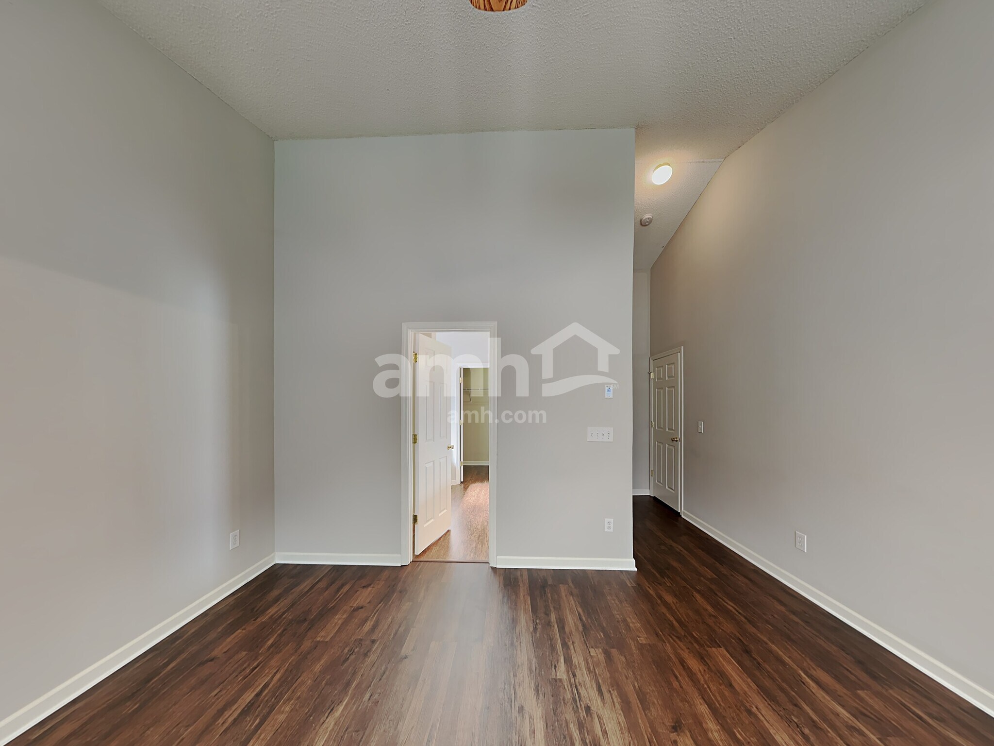 Building Photo - 4009 Edgeview Dr