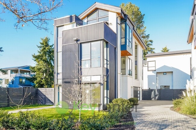 Building Photo - Live the Alki Lifestyle with Park and Beach at Your Door