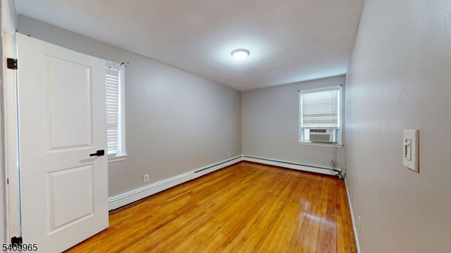 Building Photo - 40 Howard St