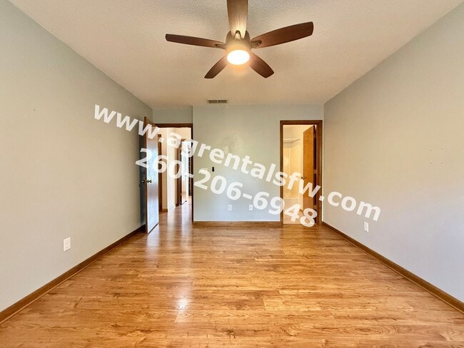 Building Photo - 3 Bedroom House