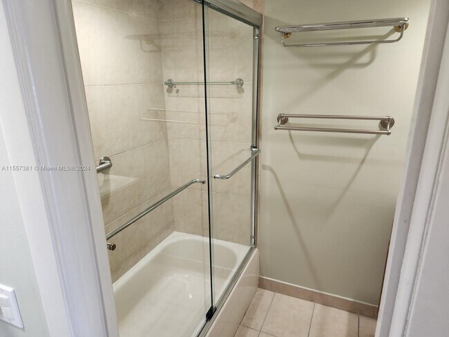 Building Photo - 995 SW 84th Ave