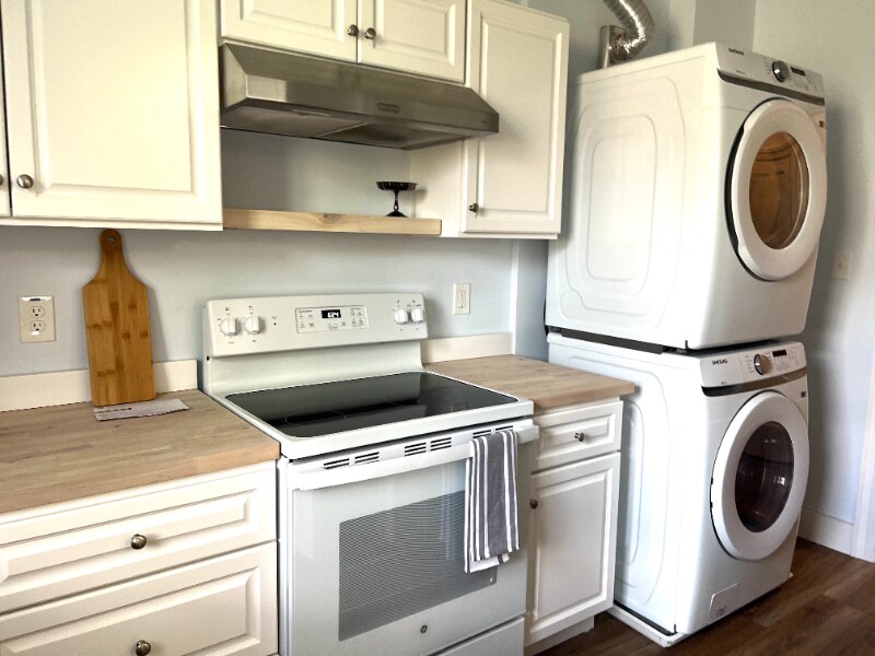 Building Photo - 250 E Market St