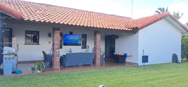 Building Photo - 1417 SW 139th Ave