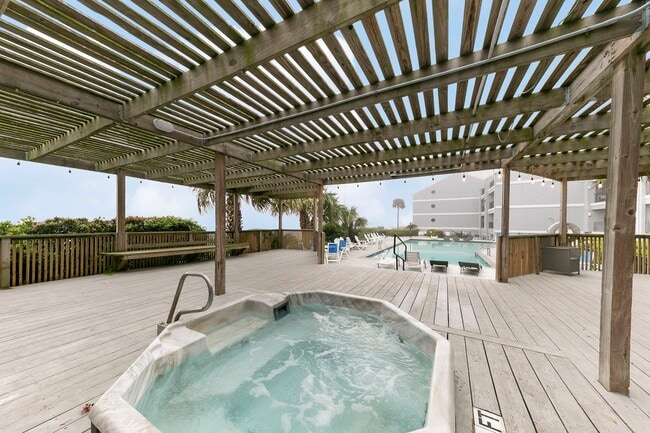 Building Photo - 7600 Seawall Blvd