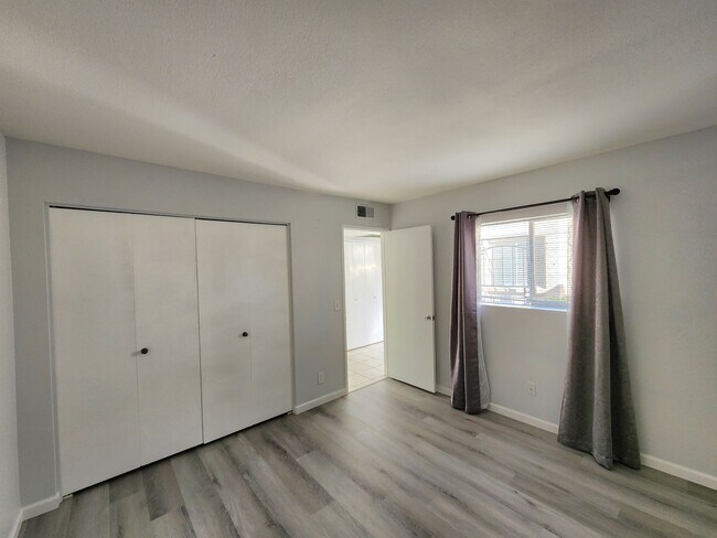 Building Photo - Gorgeous 2 bedroom 2 bath in TAPATIO COVE