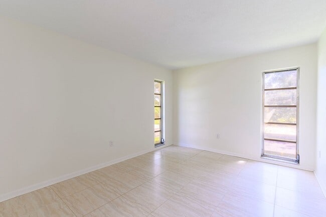 Building Photo - 2 Bedroom / 2 Bath Condo