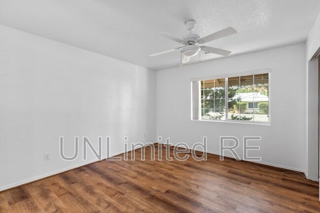 Building Photo - 10305 E Oak Creek Valley Dr