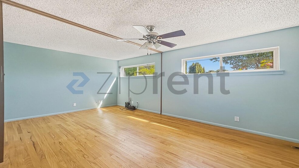 Building Photo - 5544 N Poplar Ave